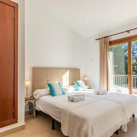 Manresa Villa *
