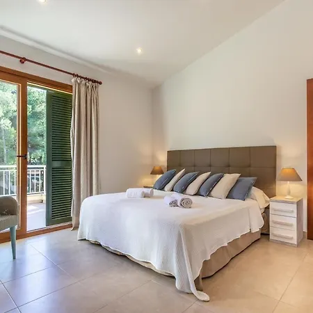 Manresa Villa *